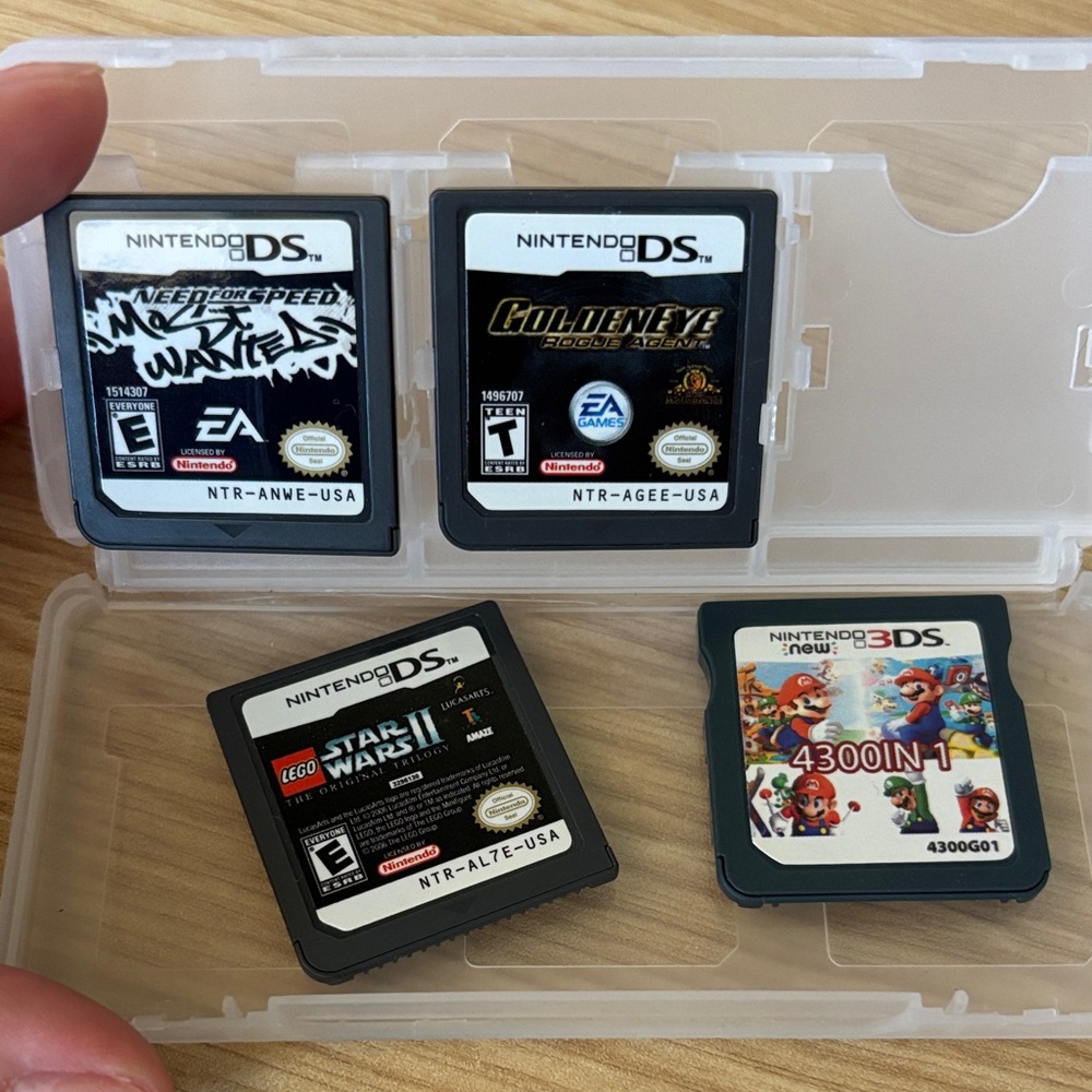 DS Games (Goldeneye, Need for Speed, 4300 in 1 emulator, Lego Star Wars 2)